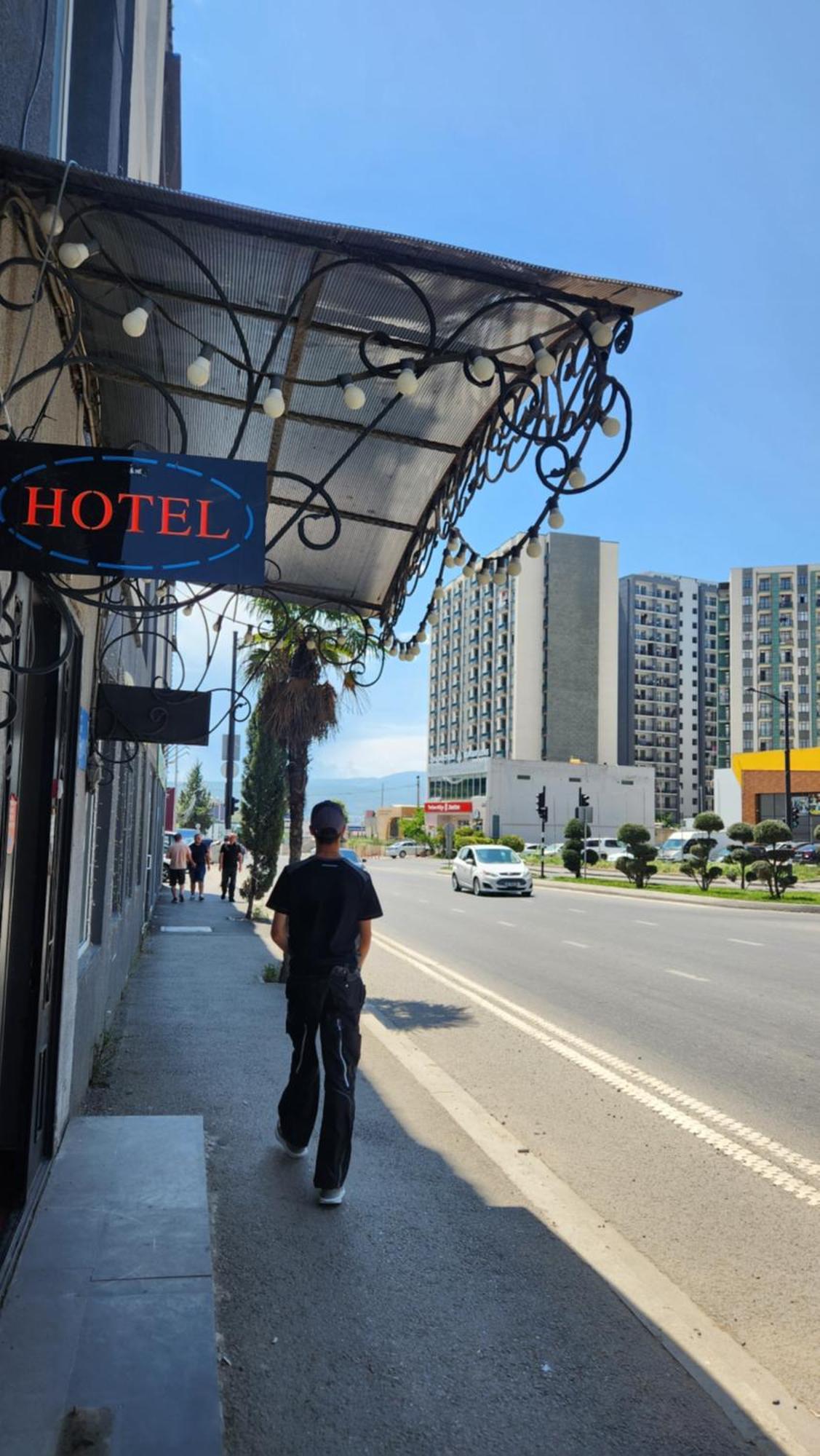 Hotel ,,Mega" Тбилиси Экстерьер фото