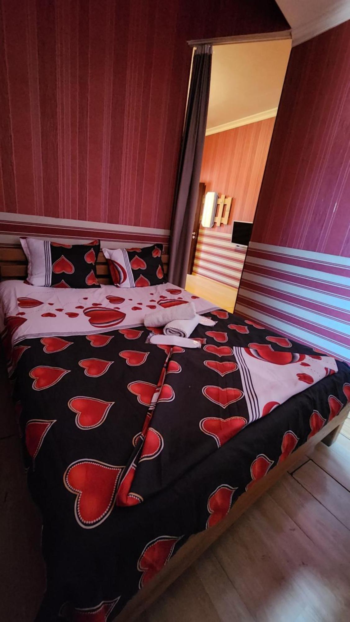 Hotel ,,Mega" Тбилиси Экстерьер фото