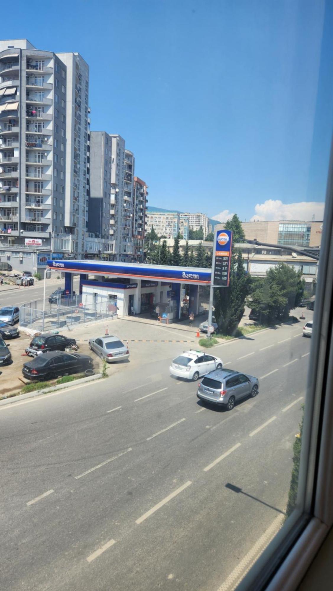 Hotel ,,Mega" Тбилиси Экстерьер фото