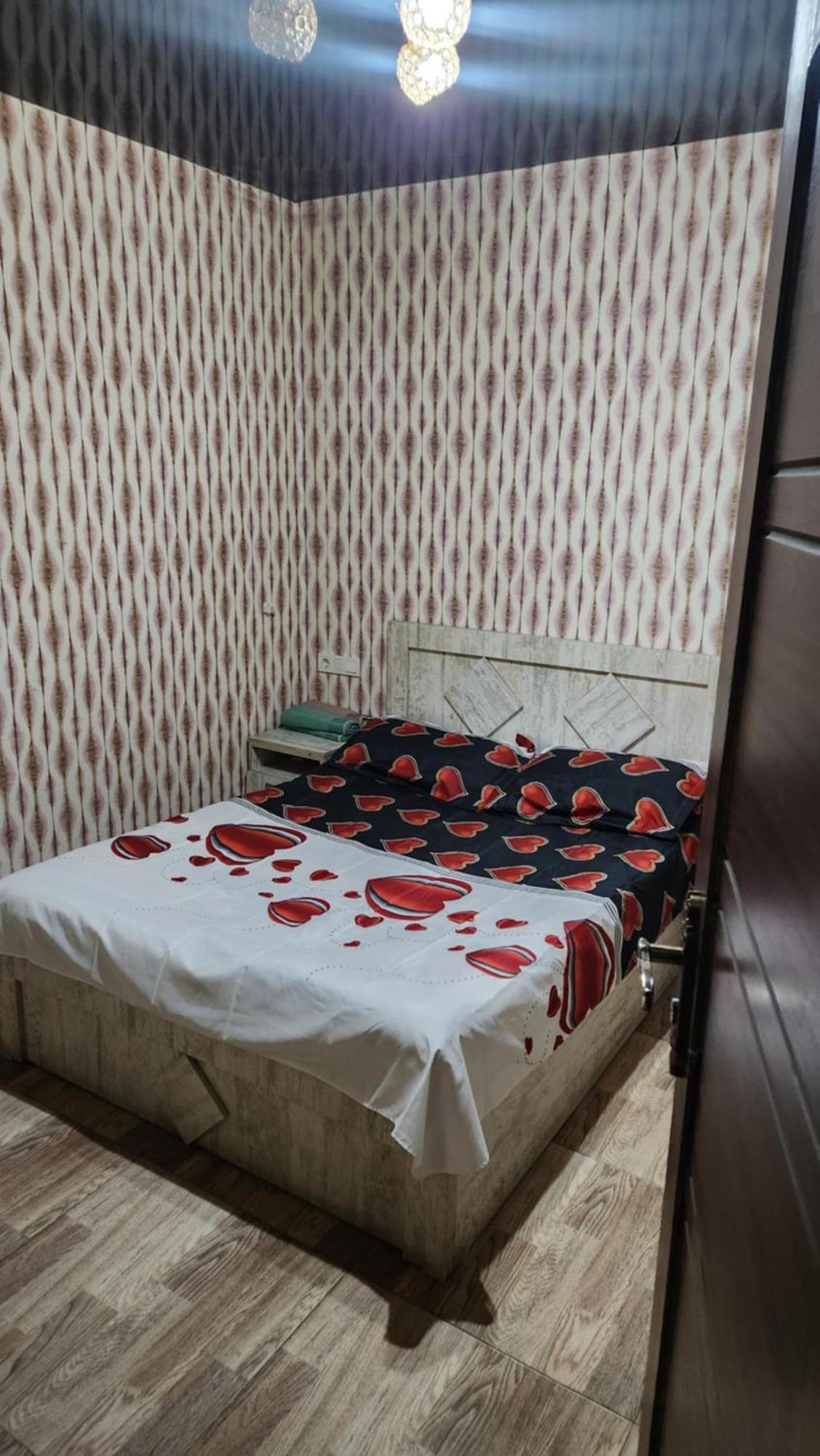 Hotel ,,Mega" Тбилиси Экстерьер фото