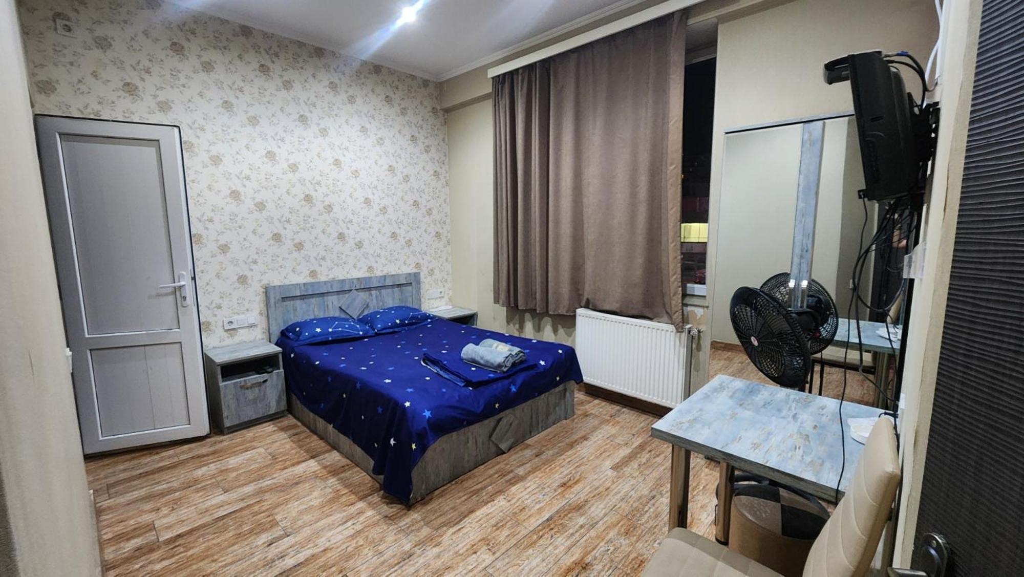Hotel ,,Mega" Тбилиси Экстерьер фото
